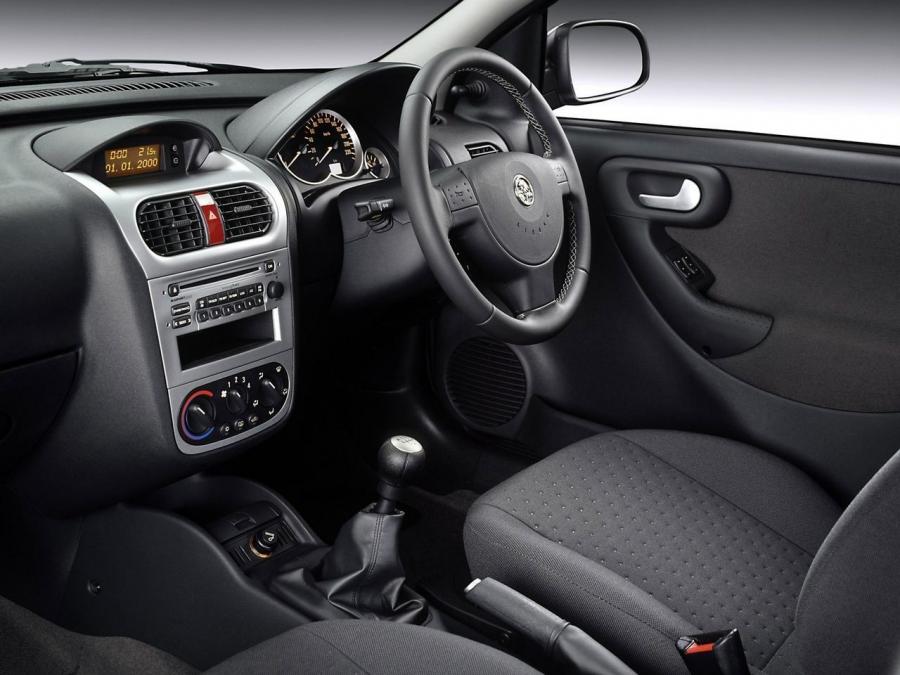  Holden Barina 3-Door 2003 года  (фото 2 из 6)